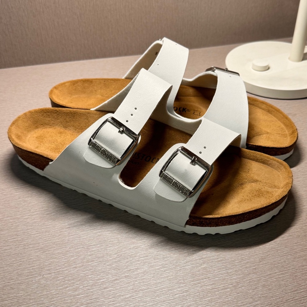 💕NWT Women’s Birkenstock Arizona White size 39